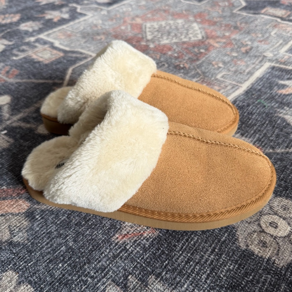 Minnetonka Women's Chesney Scuff Slipper